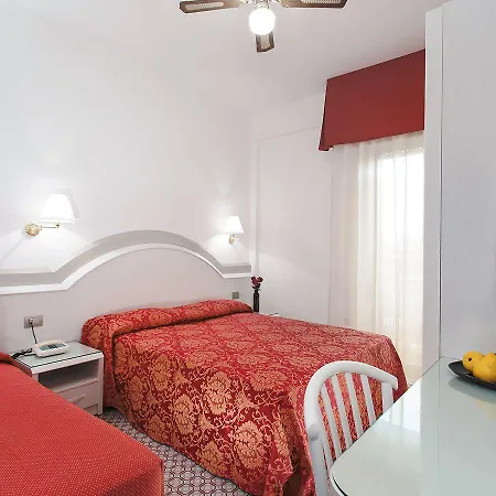 فندق Caravelle 3*